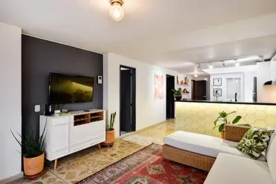 Image de Memory Foam King Bed, 300Mb Wifi, Dishwasher, Study & Laundry — Manila, Poblado