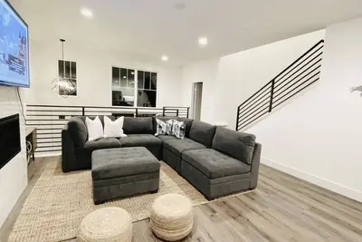 Image de Masterpiece Townhome Steps to The Beach