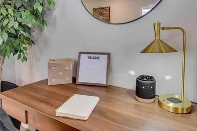 Image de Cozy Contemporary Escape\n