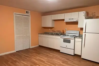 Image de Cozy and Quiet getaway near shopping and entertainment.