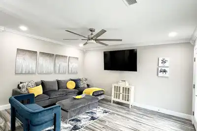 Image de The Gem- Stylish 2br/1ba Renovated Duplex