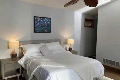 Image de Spacious Longmont charmer with Private Suites