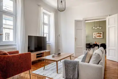 Image de Terrific Landstraße 2br w/ Elevator, nr Tram & Dining, by Blueground