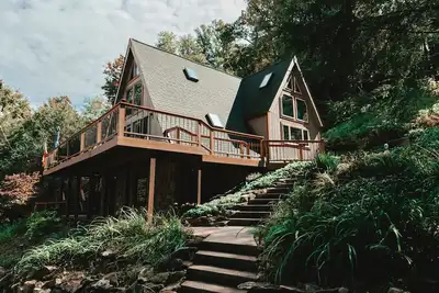 Image de The A-Frame in the Woods + Hot Tub