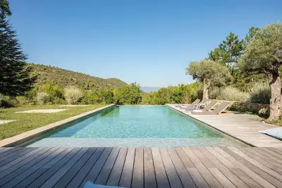 Image de Mas rénové en campagne de Rognes - 14 pers