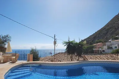 Image de Belle maison avec vue imprenable sur la mer et piscine privée