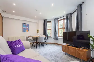 Image de Cosy, Spacious Duplex Apartment near Salford Royal