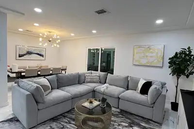 Mini Golf, King Bed, Modern, Great Location!