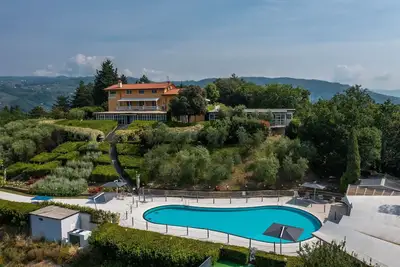 Image de Villa à Montecatini Alto avec 6 chambres à coucher, 15 couchages