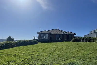 Image de Cozy comfort, spectacular view, central South Gippsland location! ! Sleeps 12! \n