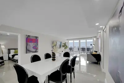 Image de Star Dust! (4 bedroom condo)