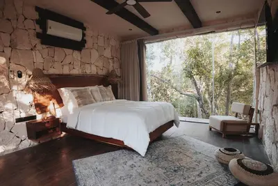 Image de Tulum Jungle Villa 2br and 2 Sofas in Living Room, complete with full bathrooms!