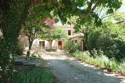 Image de Grand Mas Provençal authentique \"Les Herbes Libres\"
