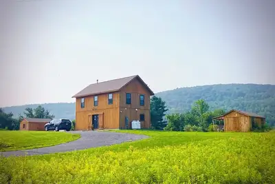 Image de Comfortable Modern Barn House in Peaceful Setting