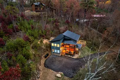 Image de Spring Deals: Lux Cabin- Heated Pool - Fire pit
