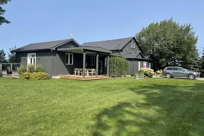 Image de 1870 Renovated Historic School House close to Ski Hills Winter Seasonal Rental