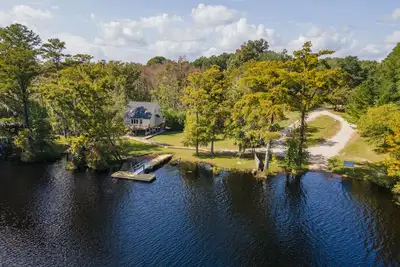 Image de Cape Fear Treehouse Boat Ramp, Dock, Kayaks, Firepit, Games