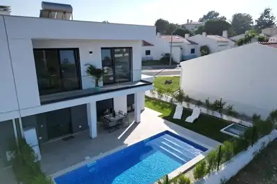 Image de Villa in Vau with Private Pool - 250m from the Óbidos Lagoon