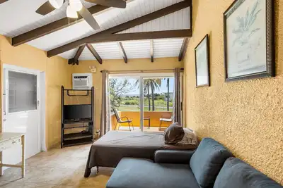 Image de A getaway from your getaway by RedAwning