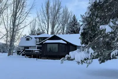 Image de Lux Ski Home, Views, close to Dv, discounted monthly rentals, dogs considered