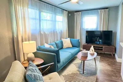 Image de TheYellowBungalow3- Cozy Urban/2bath/Extended Stay