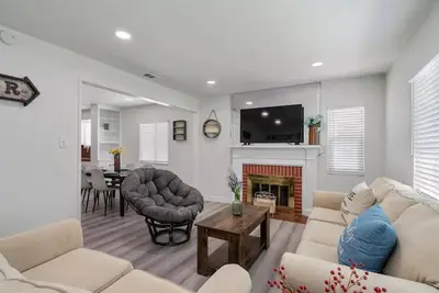 Image de Home for a Month! All Inclusive Comforts · Ev Charger\n