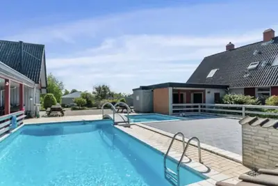 Image de Charmerende 63m2 Lejlighed/rækkehus i 2 Etager med Fælles Pool