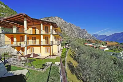 Image de \"Villa Imelda\" appartements spacieux, lumineux, jardin ou balcon, vue sur le lac