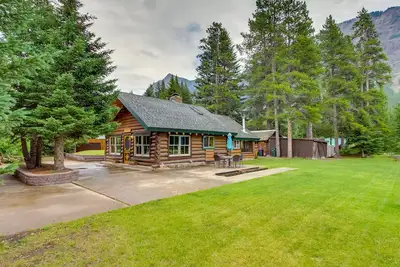 Image de Creekside Silver Gate Getaway w/ Fireplace!
