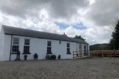 Image de Cozy Irish Cottage situated in the heart of Slieve Gullion w/hot tub & fire pit.