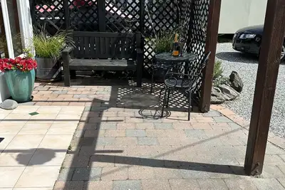 Image de Beautiful apartment only 5-minute walking distance to shops, restaurants & lake