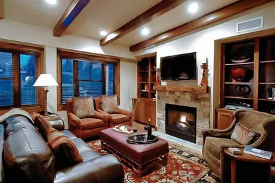 Image de Innsbruck Aspen | Deluxe Two-Bedroom Suite 03 w/ Hot tub, Centrally located