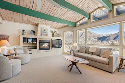 Image de Shadow Mountain Unit 19 | Charming Ski-In, Ski-Out Condo with Great Views and Pool Access