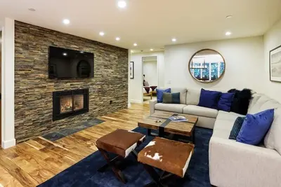 Image de Little Nell Condominiums Unit 7 | Sleek Downtown Condo with Private Deck, Designer Upgrades