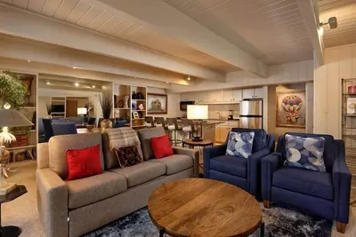 Image de Chateau Dumont Unit 11 | Contemporary Condo with a Great Downtown Location