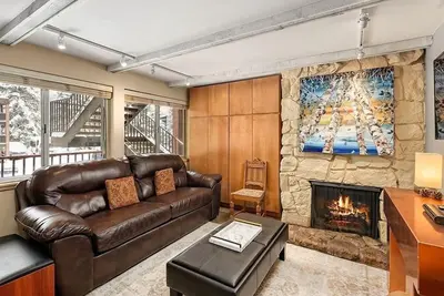 Image de Silverglo Condominiums Unit 202 | Upgraded Condo with Wood-Burning Fireplace and Access to a Pool