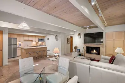 Image de Chateau Chaumont Unit 9 | Second-Floor Corner Condominium with Prime Location in Aspen