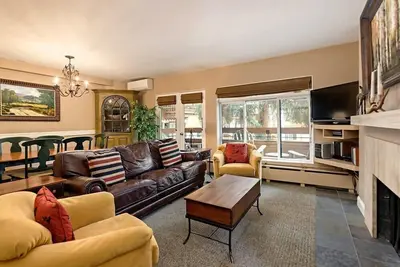 Image de Fasching Haus Unit 180 | Cozy, Deluxe Condo with Private Deck, 2 Blocks from Downtown