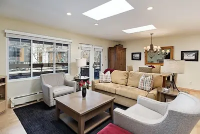 Image de Fasching Haus Unit 303 | Sunny Top Floor Condo, 2 Private Decks, 2 Blocks to Downtown Aspen