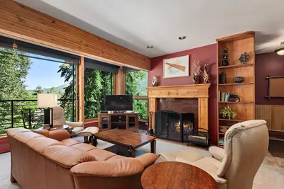 Image de Durant Unit D3 | Condo with Floor-to-Ceiling Windows, Fireplace, and more