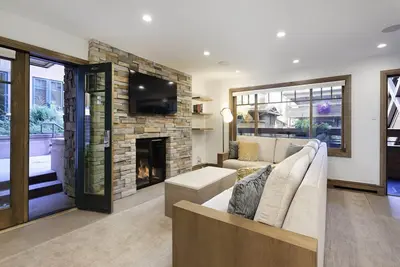 Image de Fasching Haus Unit 210 | Deluxe Condo w/ A/C, Private Deck, 2 Blocks from Downtown Aspen