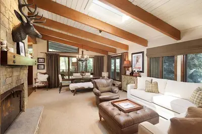 Image de Little Nell Condominiums Unit 11 | Top Floor Condo with Mountain Views, 3 Blocks to Gondola