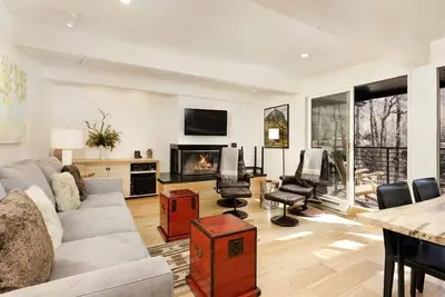 Image de Chateau Roaring Fork Unit 25 | Contemporary Condo with River Views, Close to Town