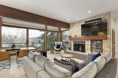 Durant Unit D5 | Deluxe Condo with Beautiful Furnishings, Great Views, and Central A/C