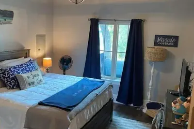 Image de 5 Bedroom, 11 Beds, kayaks, boat, fireplace