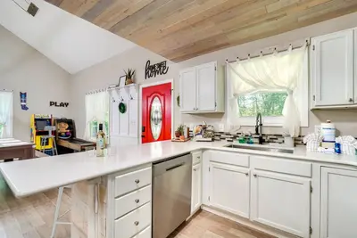 Image de Sevierville Family Home w/ Hot Tub!
