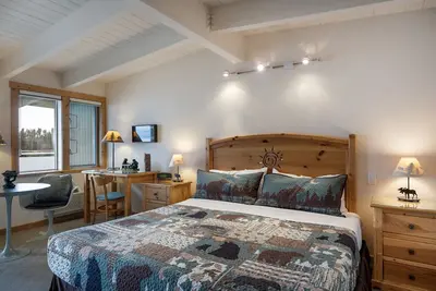 Image de Flathead Lake Waterfront Studio!