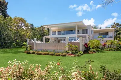 Image de Sun Drenched Beachfront Villa Upscale Living, Private Pool, Breezy Ocean Breezes