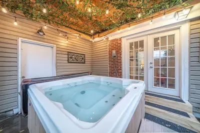 Image de Hot Tub - Fire Pit- Arcade Games