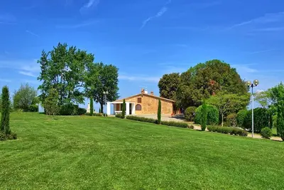 Image de Agréable appartement dans une maison de vacances avec Wifi, climatisation, piscine, Tv, patio